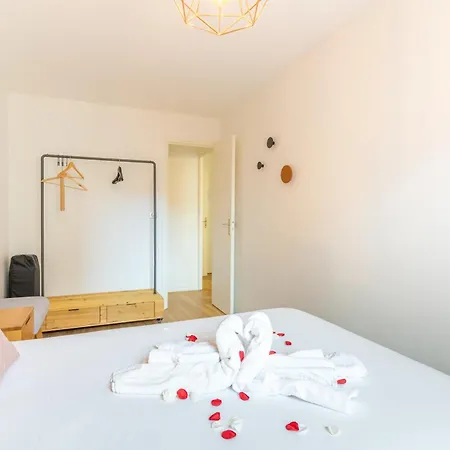 Plaza - Balcon - Parking Prive - Centre Apartment Deauville